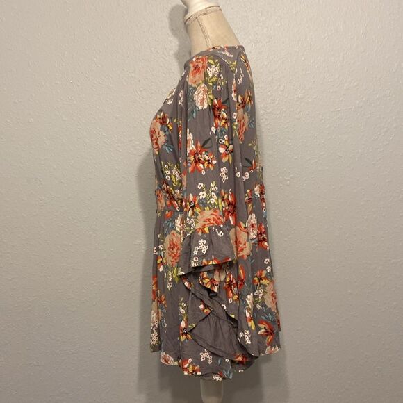 Torrid Gray Floral Super Soft Knits Faux Wrap Chic Romantic Blouse Size 0 - Picture 5 of 9